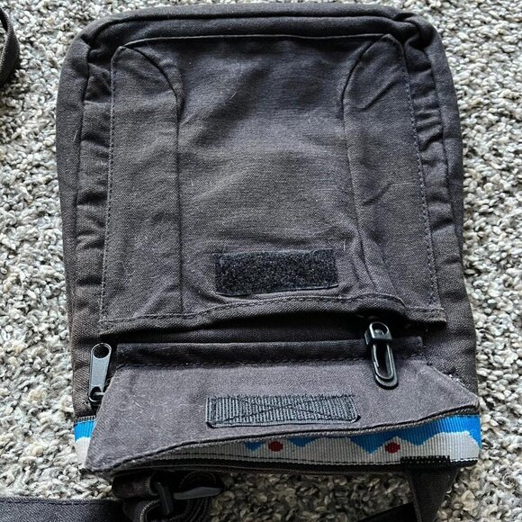 Kavu Black Crossbody Bag One Size Gorpcore Minimalist Lightweight Travel Hiking - Picture 3 of 7